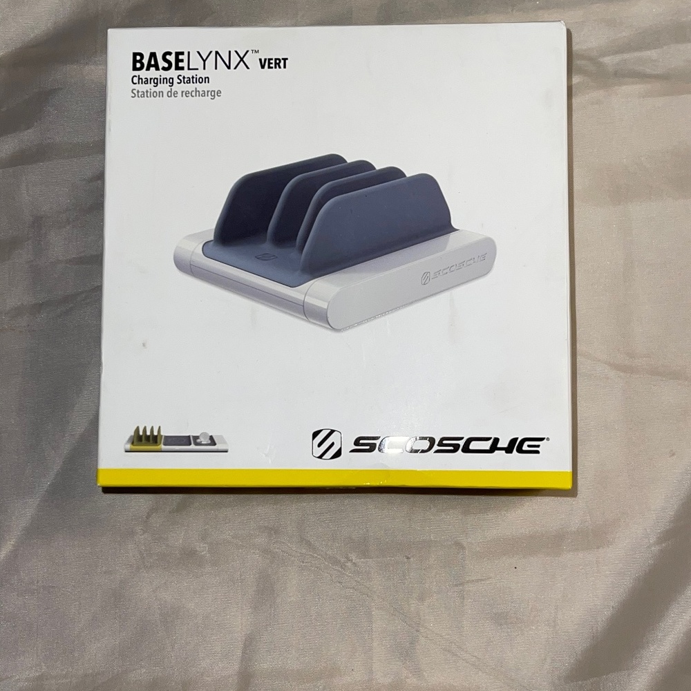 BASELYNX vertical charging station